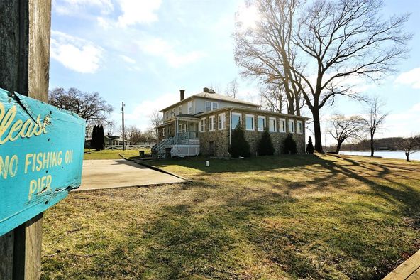 220 Lakeside Dr, Walkerton, IN 46574